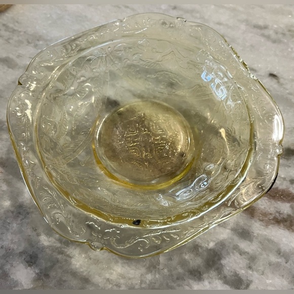 Depression Glass Madrid Ash Tray - Picture 1 of 3